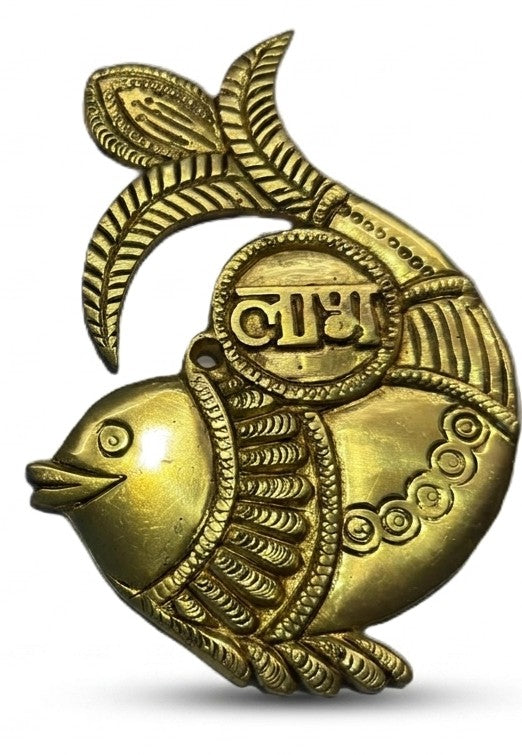 Svarn Studio Brass Shubh-Labh Fish Wall Hanging - Single piece front view on white background showing Shubh engraving and feather-leaf tail fin detail