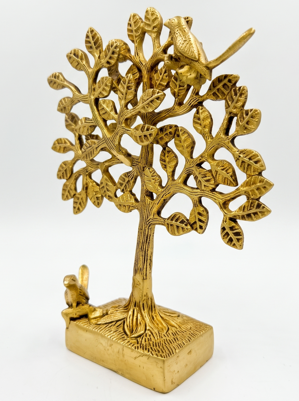 Svarn Studio Brass Tree with Stand - Close-up of birds perched on branches with leaf texture