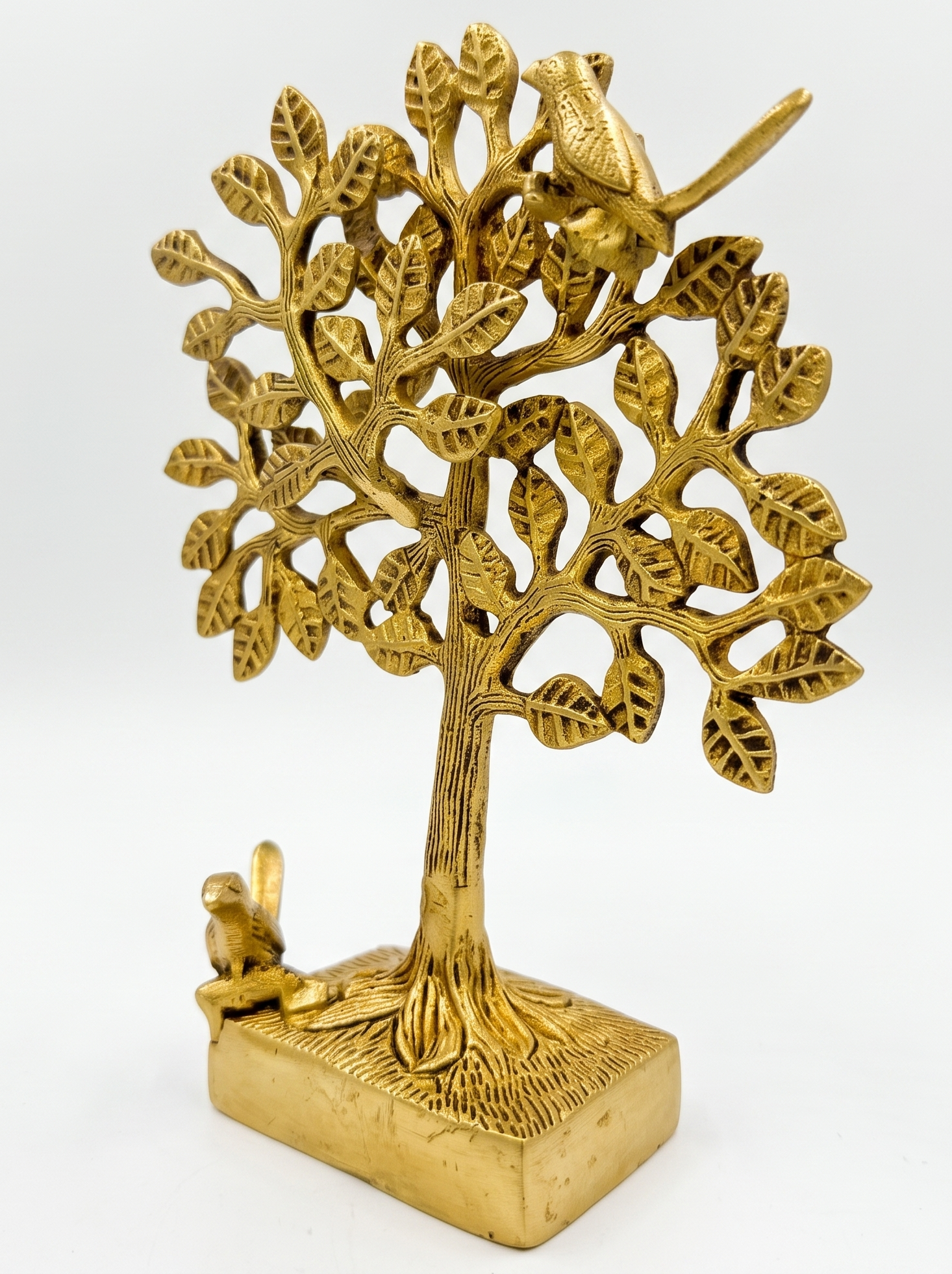 Svarn Studio Brass Tree with Stand - Close-up of birds perched on branches with leaf texture