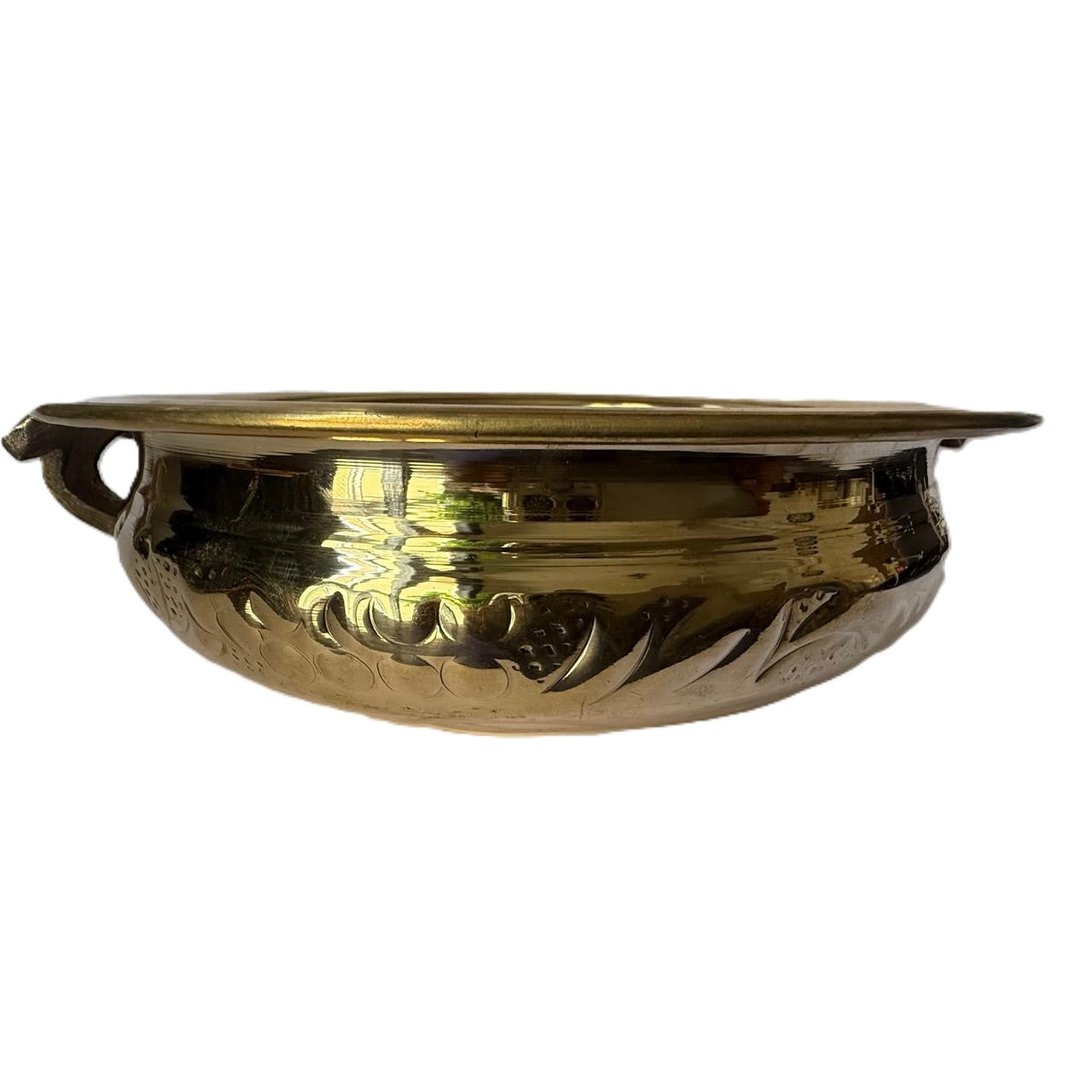 Svarn Studio Brass Urli Bowl, Traditional Kerala Style, Hand-Etched Floral & Fruit Motifs, Gold Finish, Sculpted Handles, 24 cm, Decorative Centrepiece