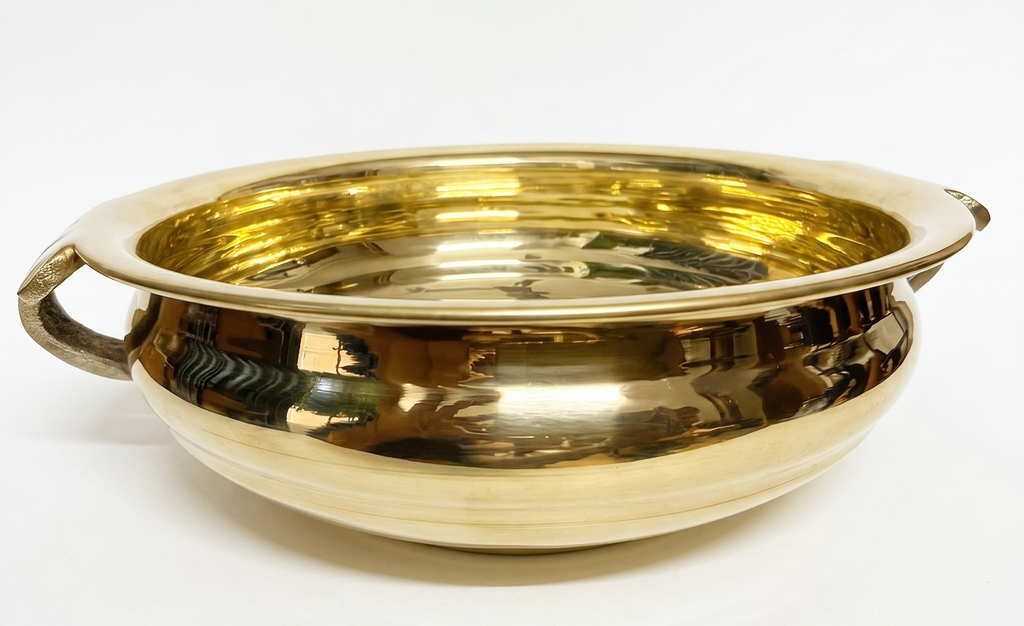 Svarn Studio Brass Urli Bowl, Traditional Kerala Style, Mirror Polish Finish, with Handles, 18.5 x 6 cm, for Home Décor & Puja Room